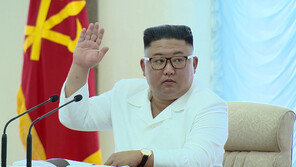 김정은 “대남 군사행동계획 보류”…군사위 회의 주재