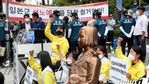 ‘수요집회’ 28년만에 소녀상 곁에서 멀어져…보수단체, 장소 선점