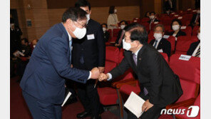 朴의장 “개원 늦어져 몹시 송구…신뢰받는 국회 위해 마음다질 것”