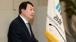 윤석열 중간평가…잘한다 ‘45.5%’ vs 잘못한다 ‘45.6%’