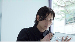 강동원 장발로 유튜브… ‘꺄아~’ 순식간에 2천명 몰려