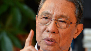 ‘中 사스 영웅’ 중난산 “코로나19 올 겨울 또는 내년 봄까지 이어질 듯”