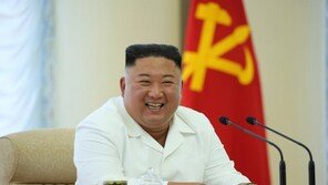 ‘군사행보 보류 중대 국면’에 이례적 화상회의…김정은 또 건강 이상설?