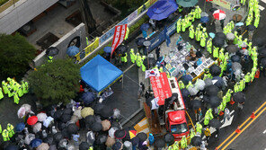 소녀상서 멀어진 수요집회…“28년 장소 뺏으니 후련한가”