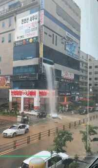 [영상]의정부 실내수영장 물탱크 파손…4층서 폭포 ‘콸콸’