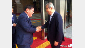 김태년, 김종인 찾아가 원구성 요청…金 “주호영과 논의하라”