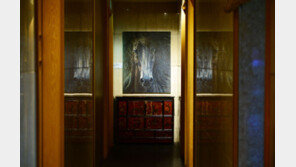 [갤러리 품은 레스토랑 ‘콴쒸이’ ②] 조미경 대표 “그림도 제가 직접 걸어요”