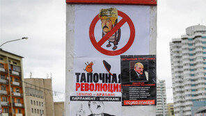 “바퀴벌레 대통령 때려잡자”… 벨라루스 ‘슬리퍼 시위’