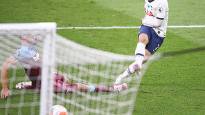 아! 10cm… 10호골 날아갔다