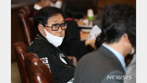 ‘대작 무죄’ 조영남, ‘이 망할 놈의 현대미술’ 책 출간