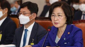 추미애 “檢 스스로 정치하는 왜곡수사 목격…반성해야” 작심발언