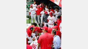 극심한 성적 스트레스, 경기 도중 쓰러진 염경엽 감독