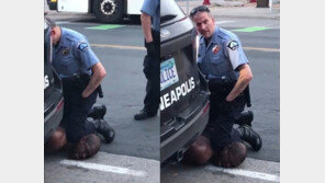 NYPD, 금지된 목조르기 사용해 체포…교살·교살미수 혐의