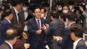 돌아온 주호영 “상임위 배정 명단 못내”