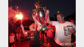 ‘EPL 무관’ 제라드, 리버풀 우승에 감격 “놀라운 업적”