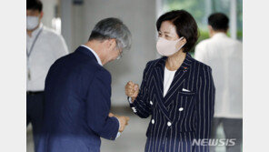 “애 혼내듯 책상 쿵쿵…추미애 꼰대 스타일” 정의당도 비판