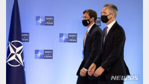 美국방, ‘주독미군 감축’ 논란 속 나토 방문…“협의 계속”