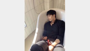 성훈, 2000여명 지켜보던 SNS 라이브 방송 중 잠들어