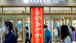 방역구멍 우려 ‘동행세일’…백화점 곳곳 노마스크·턱스크族