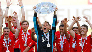 뮌헨 분데스리가 왕좌에… 레반도프스키 득점왕-MVP 2관왕