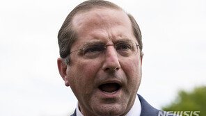 美보건 장관 “트럼프, 독특한 상황…마스크 안 써도 돼”