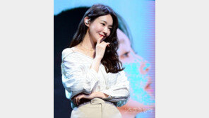 곱창밴드가 5만9000원?…강민경 브랜드 가격 논란에 “100% 실크”