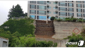 순천서 아파트 옹벽 블록 구조물 붕괴…인명 피해없어