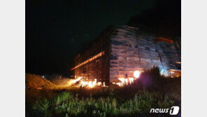 군산 폐기물 보관창고 화재 닷새째…진화율 55%