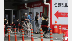 교회 이대로 계속 놔두나? 방역당국, 멈칫하다 화 키울라