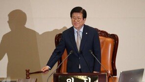 민주당 17석 독식, 정보위원장만 선출 못한 이유는?