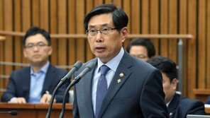 추미애 “폭주기관차”-박상기 “분란초래”…전현직 ‘尹때리기’