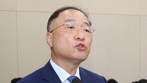 홍남기 “국가채무 3년 뒤 1000조 갈 수도…내후년부턴 부담”