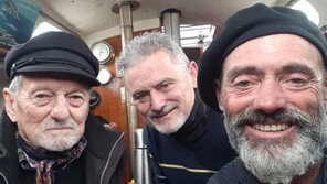 “아버지 만나러”… 홀로 보트 타고 대서양 횡단