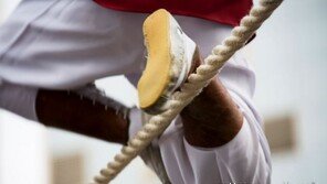 중학생 아들에 ‘작두타기’ 가르친 엄마…“신내림 강요”