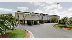 “흑인이 수영장에 있다” 호텔 투숙객 경찰에 신고한 직원 해고