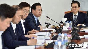 홍남기 ‘재정준칙 도입’ 검토…여당서 반대 “재정운영 발목 논란 야기”