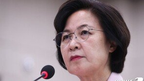 추미애 “윤석열 더 지켜보기 어렵다면 결단할것”