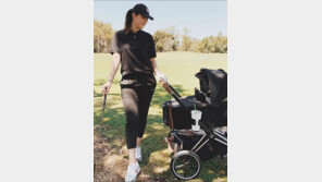 출산 열흘 만에… 유모차 끌고 골프연습 나온 미셸 위