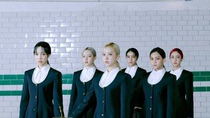 ‘컴백’ 여자친구가 달라졌다…청량미소 대신 시크 무표정