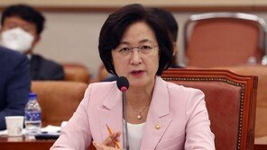추미애 “자문단 소집 절차 중단하라”…수사 지휘권 발동