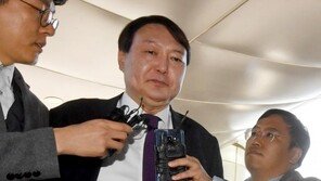 추미애, 헌정 사상 두번째 지휘권 발동…윤석열 거취 주목