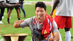 또 도움 주고 떠나는 황희찬