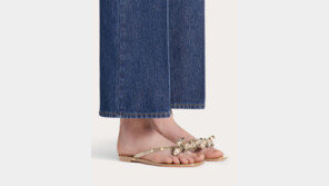 젤리슈즈의 진화… 레트로 타고 화려해졌다