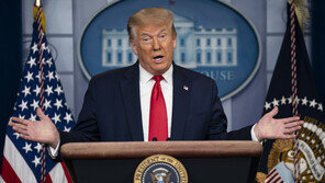 다시 시작된 트럼프 자화자찬…“3분기 美경제 환상적”