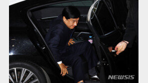 ‘공개 항명’ 이성윤, 윤석열 소집한 검사장 회의 참석 않기로