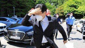 ‘여성 수사관 성추행’ 전직 검사에 징역 1년6월…“신상정보 고지만은”