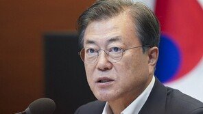 文대통령 지지율 두 달 만에 21%p↓ 50%…무당층 부정평가↑ [한국갤럽]