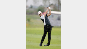 홍순상 2R 6언더파, 1·2R 합계 16언더파로 선두 질주