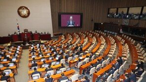 與 의원 확진자 접촉에 본회의 밤 10시로 연기…이낙연 자택 대기