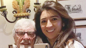 에클스턴 F1 前회장, 90세에 득남… 46세 연하 부인과 세번째 결혼